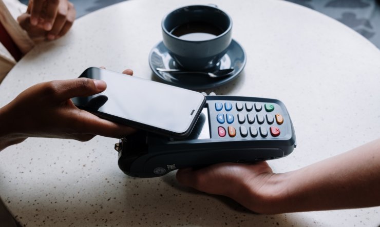 Как платить через NFC. Бесконтактная оплата по методу НСПК будет выглядеть примерно так. Но это всё равно хуже, чем Apple Pay. Как платить через NFC. Бесконтактная оплата по методу НСПК будет выглядеть примерно так. Но это всё равно хуже, чем Apple Pay. Фото.