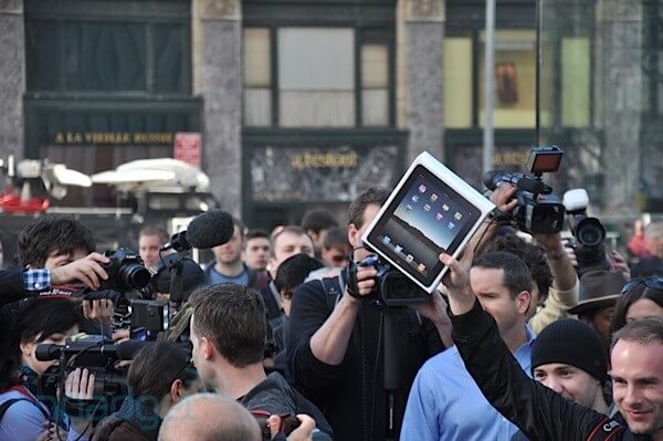 Дождались: iPad поступил в продажу в США. Дождались: iPad поступил в продажу в США. Фото.