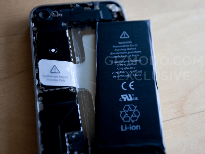 Новый iPhone оснащен более мощной батареей. Новый iPhone оснащен более мощной батареей. Фото.