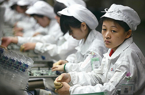 Угнетенные рабочие завода Foxconn