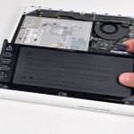 Вскрытие показало: батарея MacBook стала больше. Вскрытие показало: батарея MacBook стала больше. Фото.
