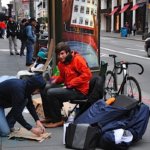 Очереди у магазинов Apple продолжают расти. Фото.