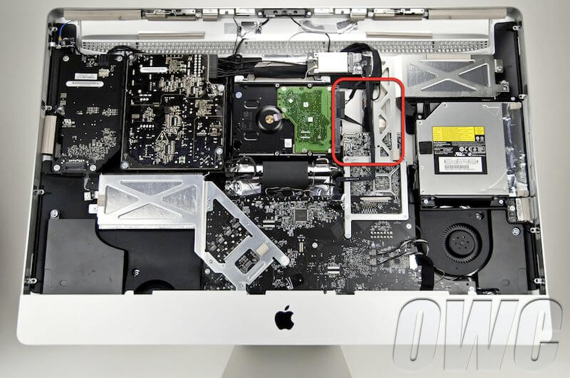 Не так просто установить SSD накопитель на новый 27″ iMac. Не так просто установить SSD накопитель на новый 27″ iMac. Фото.