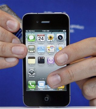 Отзыв iPhone 4 может стоить Apple $1,5 миллиарда. Отзыв iPhone 4 может стоить Apple $1,5 миллиарда. Фото.