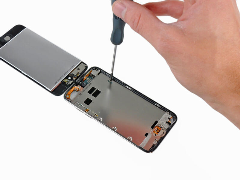 Новый iPod touch разобрали на детали. Новый iPod touch разобрали на детали. Фото.