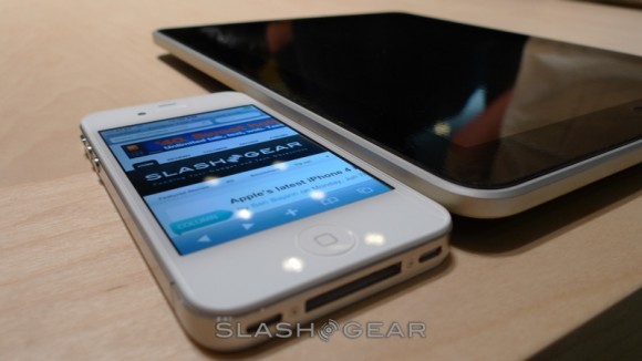 Белого iPhone 4 не будет? Белого iPhone 4 не будет? Фото.