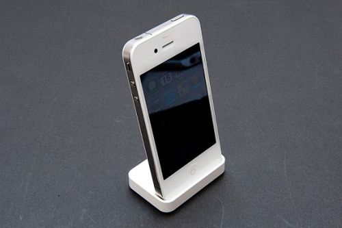 Белый iPhone 4 появится не раньше весны 2011 года. Белый iPhone 4 появится не раньше весны 2011 года. Фото.