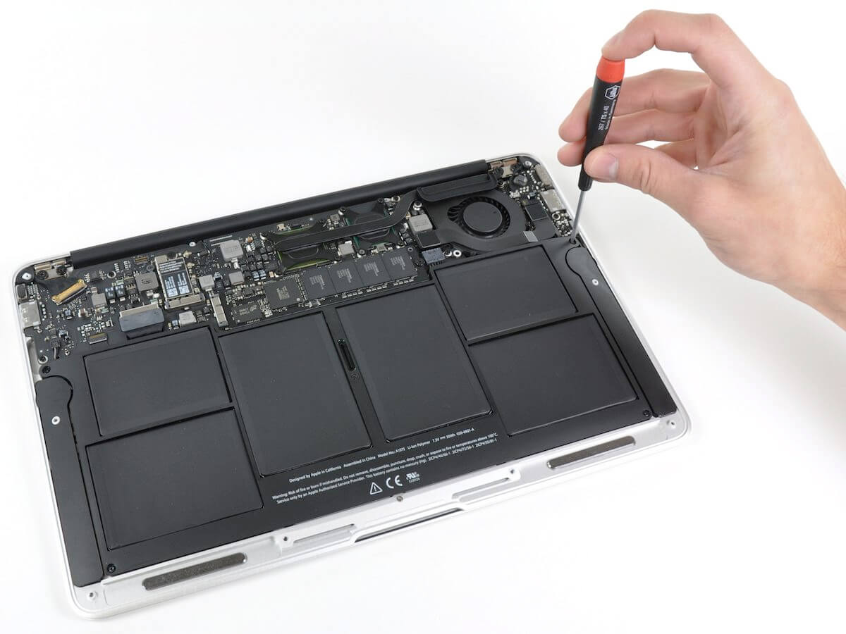 iFixit разбирает 11.6″ MacBook Air. Фото.