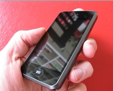 Apple хочет запретить китайцам продавать клоны iPhone. Apple хочет запретить китайцам продавать клоны iPhone. Фото.