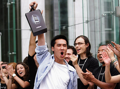 Apple сможет продать до 100 млн. iPhone и 48 млн. iPad в 2011 году. Apple сможет продать до 100 млн. iPhone и 48 млн. iPad в 2011 году. Фото.
