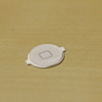 Белый iPhone 4 доступен в России. Фото.