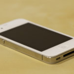 Белый iPhone 4 доступен в России. Фото.