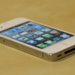 Белый iPhone 4 доступен в России. Фото.