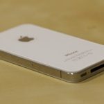 Белый iPhone 4 доступен в России. Фото.