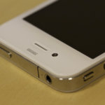 Белый iPhone 4 доступен в России. Фото.