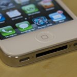 Белый iPhone 4 доступен в России. Фото.