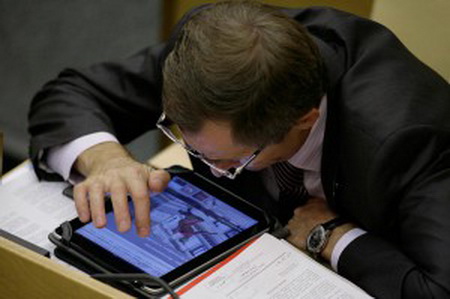 Модернизация по-русски: взятка в виде iPad. Модернизация по-русски: взятка в виде iPad. Фото.