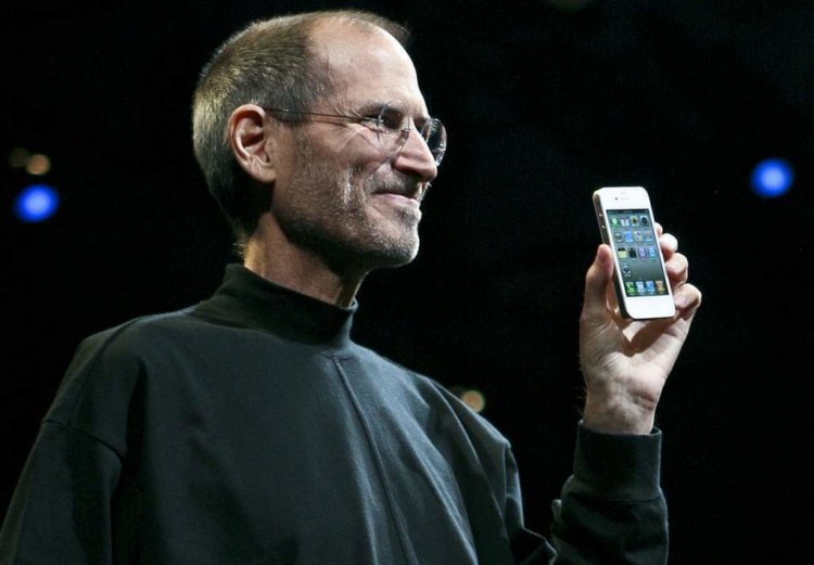 Стив Джобс представляет iPhone 4 Стив Джобс представляет iPhone 4