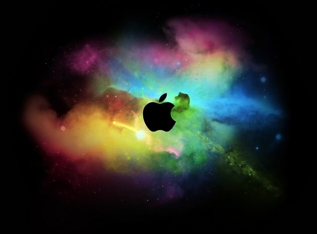 Логотип Apple в фантастических облаках Логотип Apple в фантастических облаках