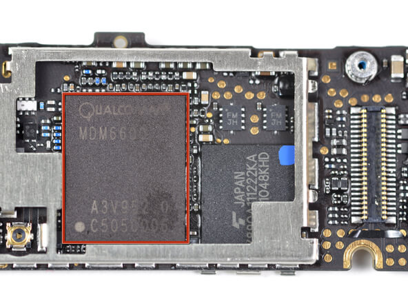iFixit: iPhone 4 для Verizon оснащен двухмодовым модулем беспроводной связи. iFixit: iPhone 4 для Verizon оснащен двухмодовым модулем беспроводной связи. Фото.