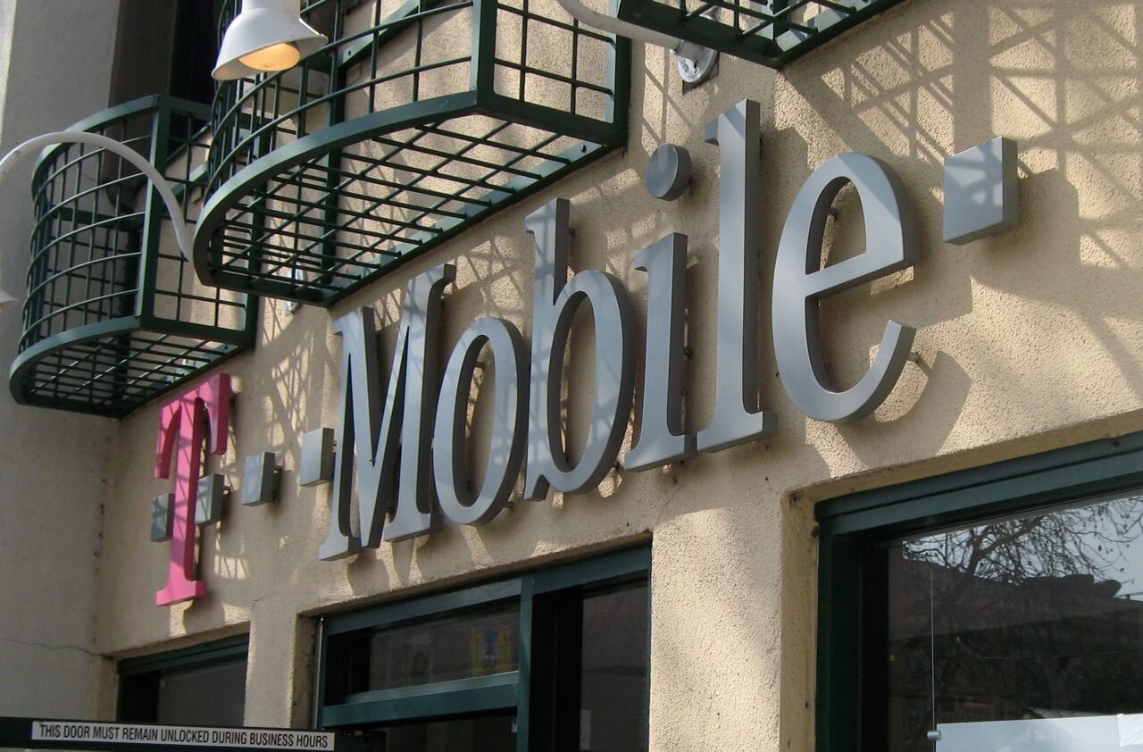 AT&T пока не удалось получить одобрения FCC на покупку ими T-Mobile. AT&T пока не удалось получить одобрения FCC на покупку ими T-Mobile. Фото.