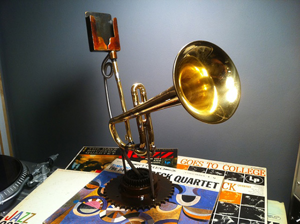 analog-tele-phonographer-iphone-trumpet-amplifier-by-christopher-locke analog-tele-phonographer-iphone-trumpet-amplifier-by-christopher-locke