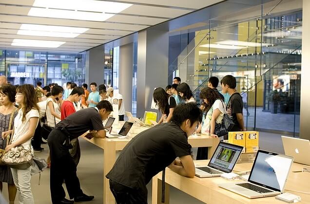 В пекинском Apple Store всегда многолюдно В пекинском Apple Store всегда многолюдно