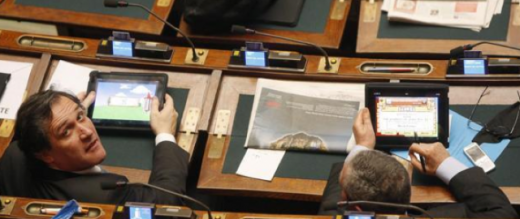 iPad - спасение от скуки в парламенте