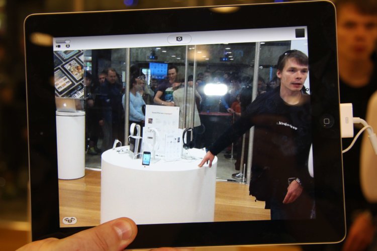 Полный фото-отчет со старта продаж iPad 2. Фото.