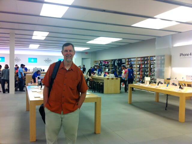 Первая десятилетка Apple Store. Первая десятилетка Apple Store. Фото.