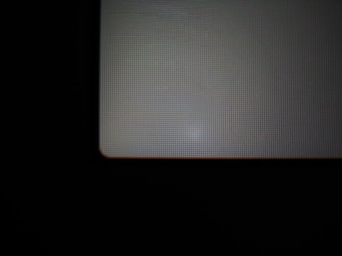 Apple пытается решить проблему «утечки» подсветки на iPad 2. Фото.