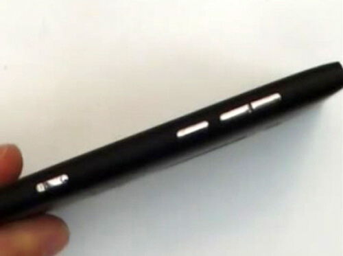 Nokia показала свой первый смартфон на платформе Windows Phone. Nokia показала свой первый смартфон на платформе Windows Phone. Фото.