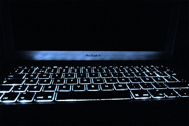 В новые MacBook Air вернут подсветку клавиатуры? В новые MacBook Air вернут подсветку клавиатуры? Фото.
