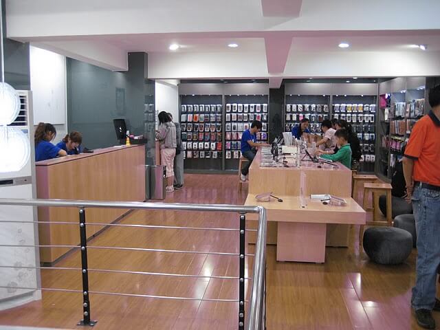 В Китае нашли еще 22 поддельных магазина Apple Stores. В Китае нашли еще 22 поддельных магазина Apple Stores. Фото.