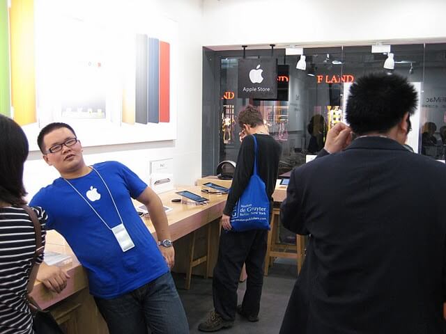 В Китае нашли еще 22 поддельных магазина Apple Stores. В Китае нашли еще 22 поддельных магазина Apple Stores. Фото.