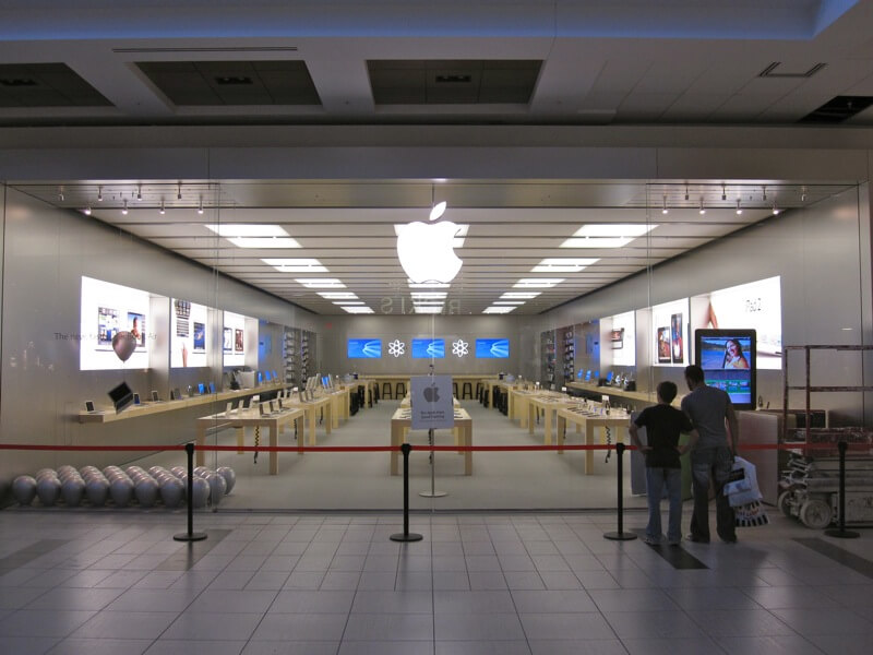 В субботу состоялось открытие 5 новых магазинов Apple. Ватерлоо, Онтарио. В субботу состоялось открытие 5 новых магазинов Apple. Ватерлоо, Онтарио. Фото.