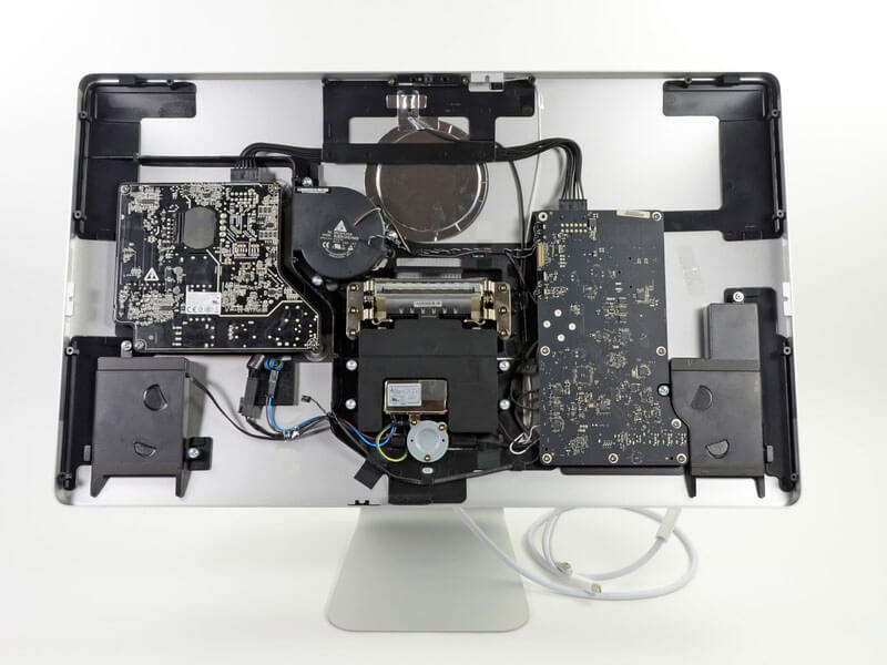Вскрытие Apple Thunderbolt Display показало ту же панель LG, что и в iMac 2009 года выпуска. Вскрытие Apple Thunderbolt Display показало ту же панель LG, что и в iMac 2009 года выпуска. Фото.