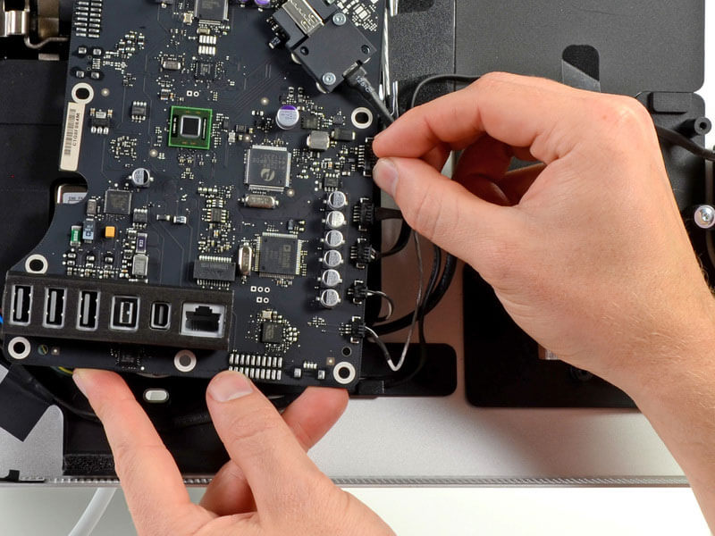 Вскрытие Apple Thunderbolt Display показало ту же панель LG, что и в iMac 2009 года выпуска. Вскрытие Apple Thunderbolt Display показало ту же панель LG, что и в iMac 2009 года выпуска. Фото.