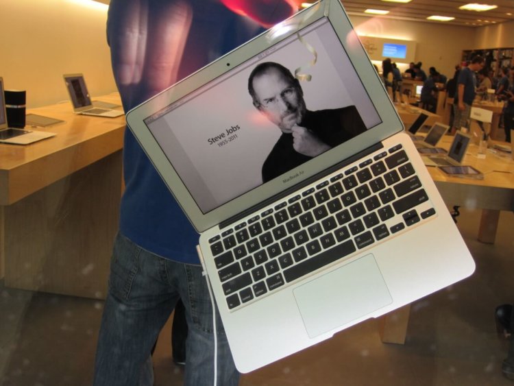 AppleInsider.ru посетил скорбящий Apple Store в Торонто AppleInsider.ru посетил скорбящий Apple Store в Торонто