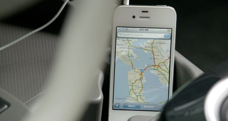 Использование Siri во время вождения и законно и нет (Штат Калифорния). Фото.