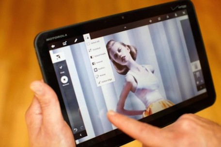 Adobe выпустит 6 приложений для планшетов, в том числе Photoshop Touch