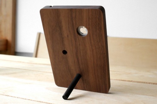BaseStation-iPhone-4-Stand_1-500x332 BaseStation-iPhone-4-Stand_1-500x332
