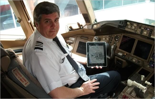 ipad-in-pilot-cabin-first-officer-kelly-caglia-of-american-airlines-with-an-ipad-in-a-boeing-777 ipad-in-pilot-cabin-first-officer-kelly-caglia-of-american-airlines-with-an-ipad-in-a-boeing-777