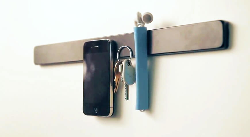 TidyTilt-iPhone-earbuds-magnetic-key-holder TidyTilt-iPhone-earbuds-magnetic-key-holder