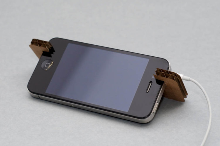 Держатель для iPhone из картона Держатель для iPhone из картона