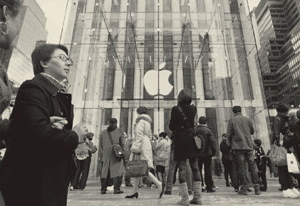 [Стив Джобс. Биография.] Глава 29. Часть первая. Потребительские ощущения.