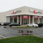 Verizon, как и все остальные, копирует концепт Apple Store. Verizon, как и все остальные, копирует концепт Apple Store. Фото.