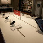 Verizon, как и все остальные, копирует концепт Apple Store. Verizon, как и все остальные, копирует концепт Apple Store. Фото.