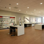 Verizon, как и все остальные, копирует концепт Apple Store. Verizon, как и все остальные, копирует концепт Apple Store. Фото.