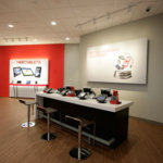 Verizon, как и все остальные, копирует концепт Apple Store. Verizon, как и все остальные, копирует концепт Apple Store. Фото.